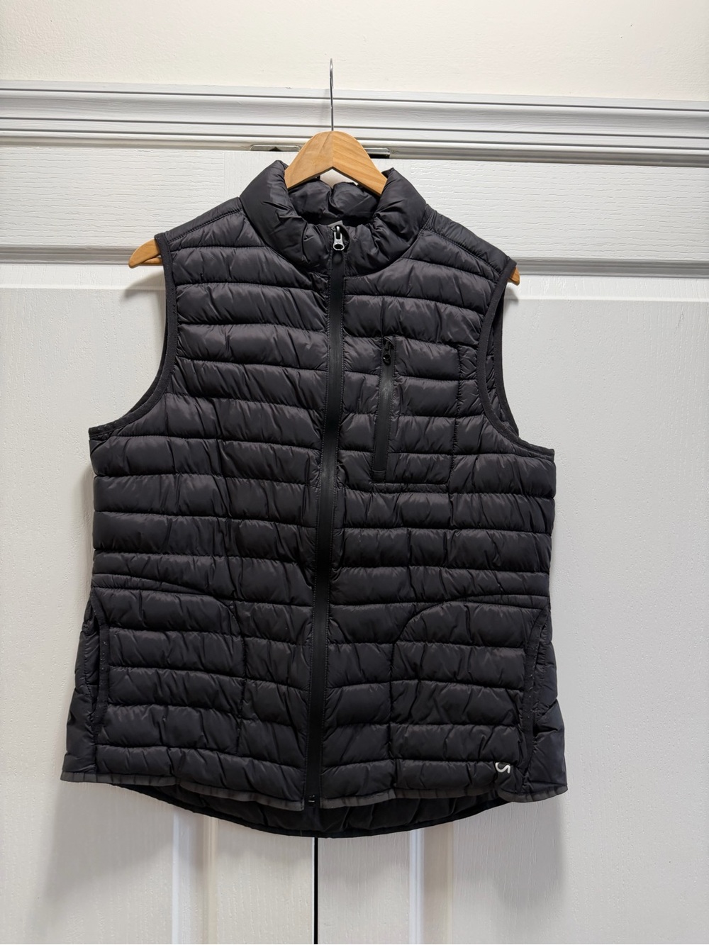 GAP Women's Black Quilted Puffer Vest